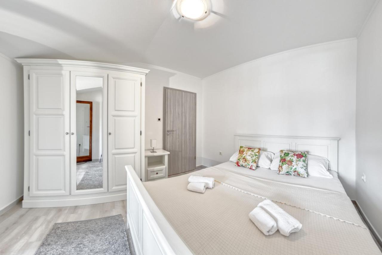 Penthouse Zola With Private Parking Apartment เมดูลิน ภายนอก รูปภาพ